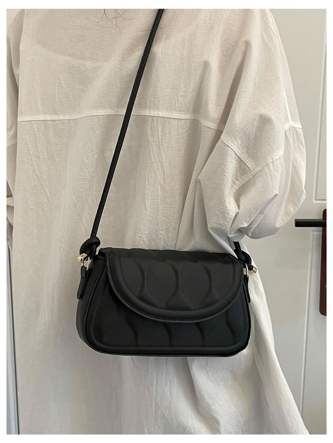 Black quilted flap shoulder bag - Image 2