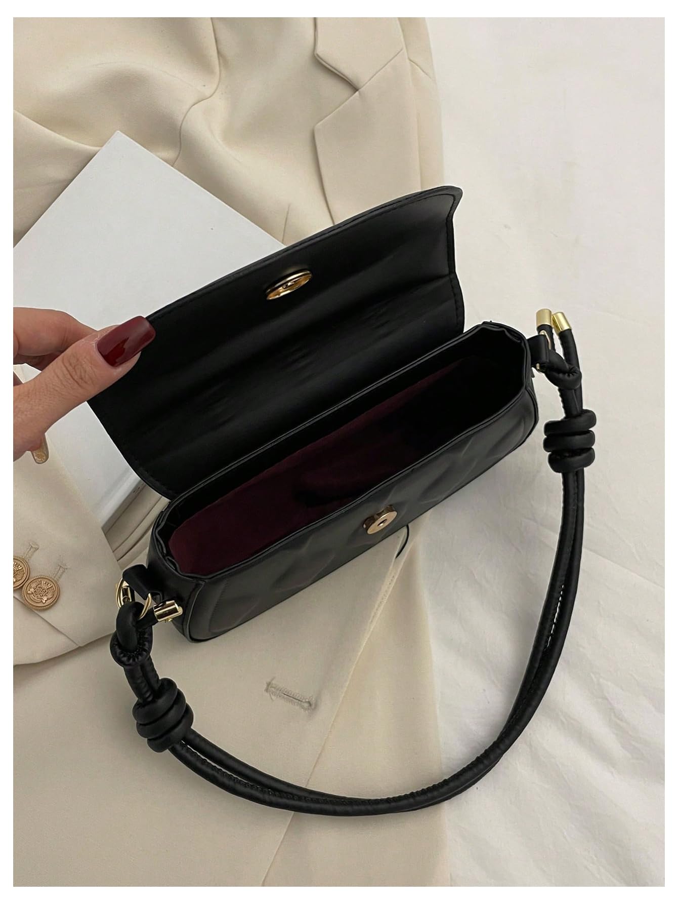 Black quilted flap shoulder bag - Image 3