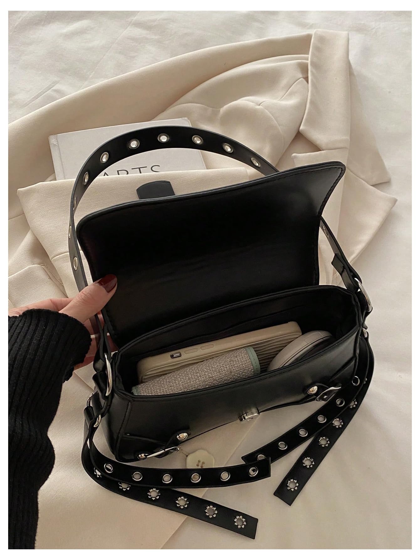 Black studded buckle shoulder bag - Image 3