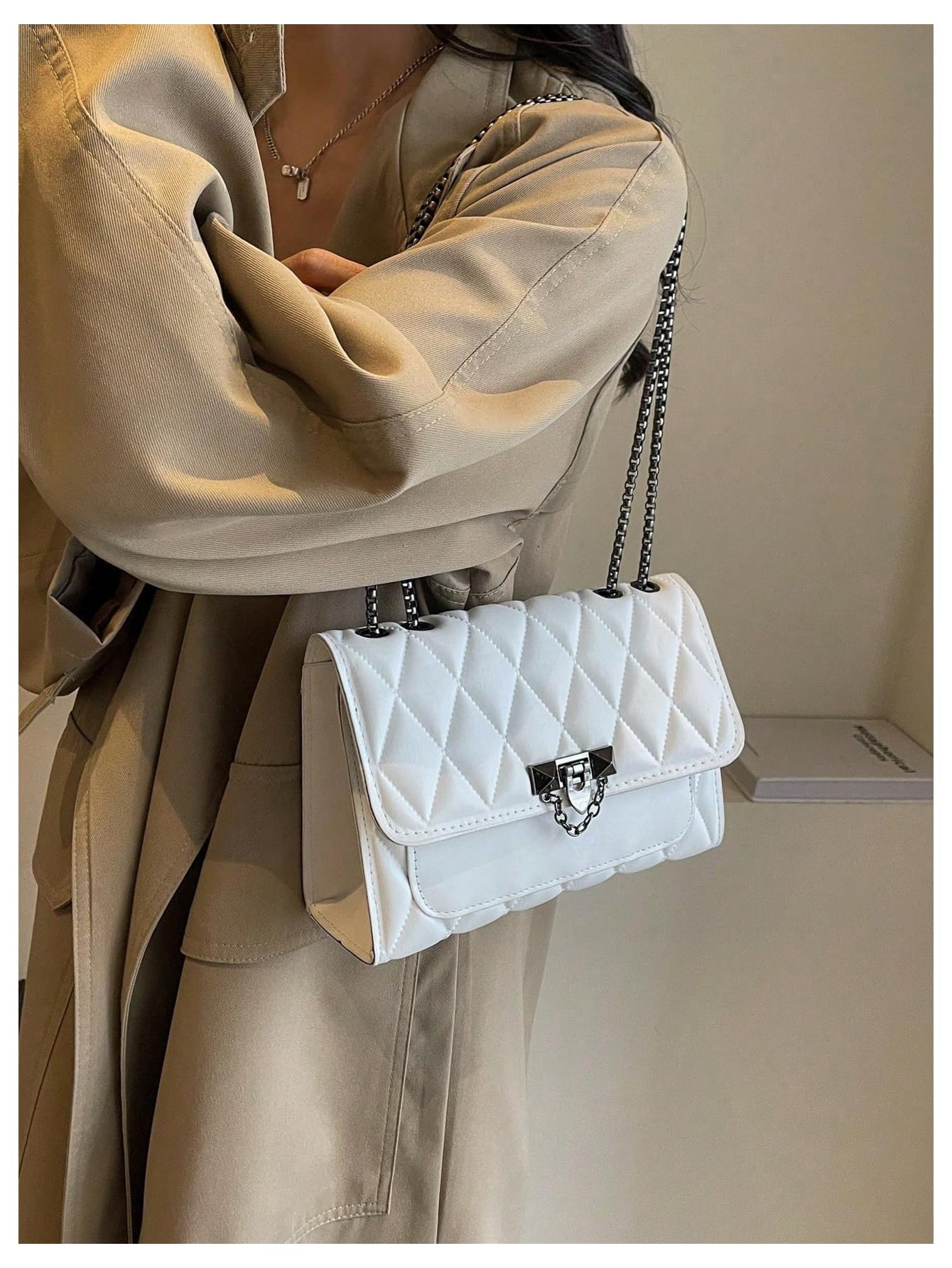 White quilted flap shoulder bag - Image 2