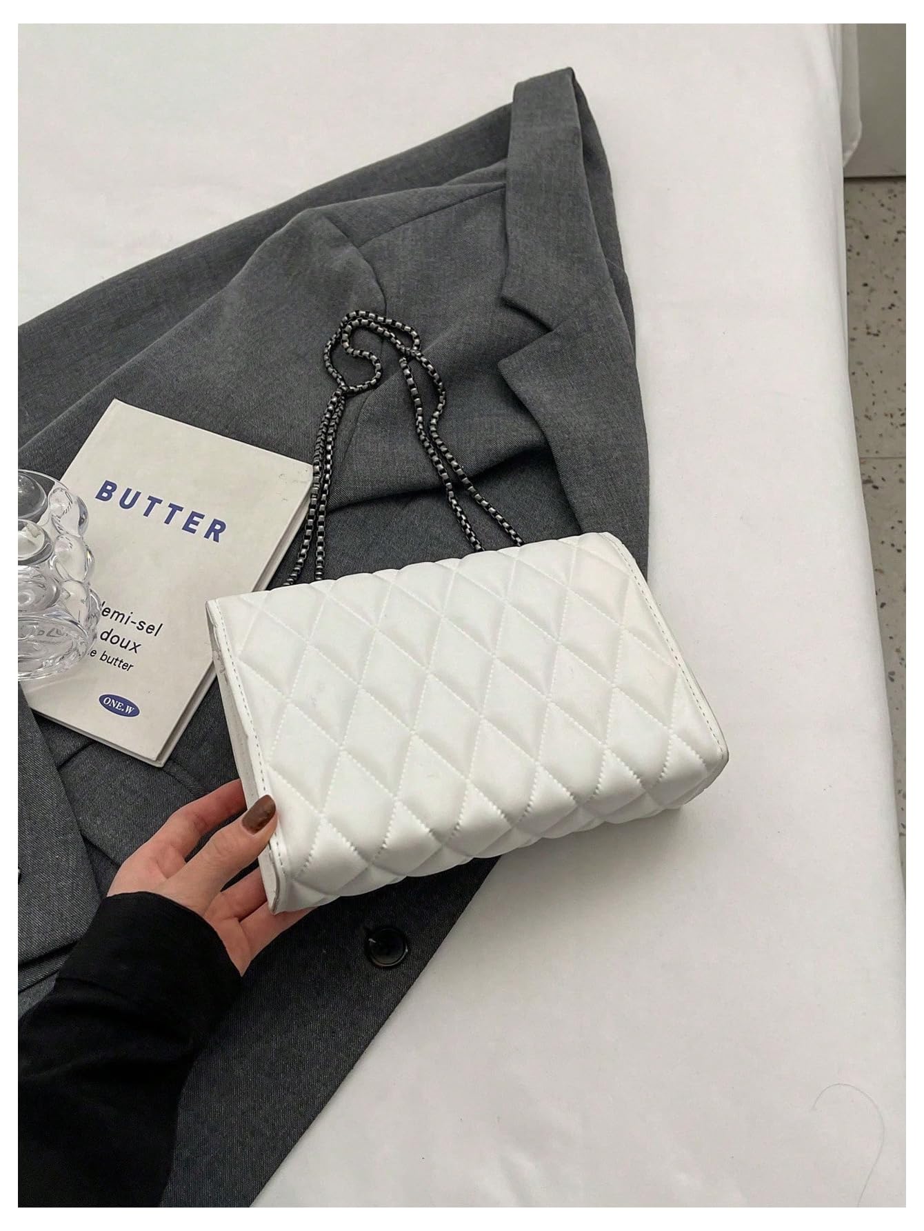 White quilted flap shoulder bag - Image 4