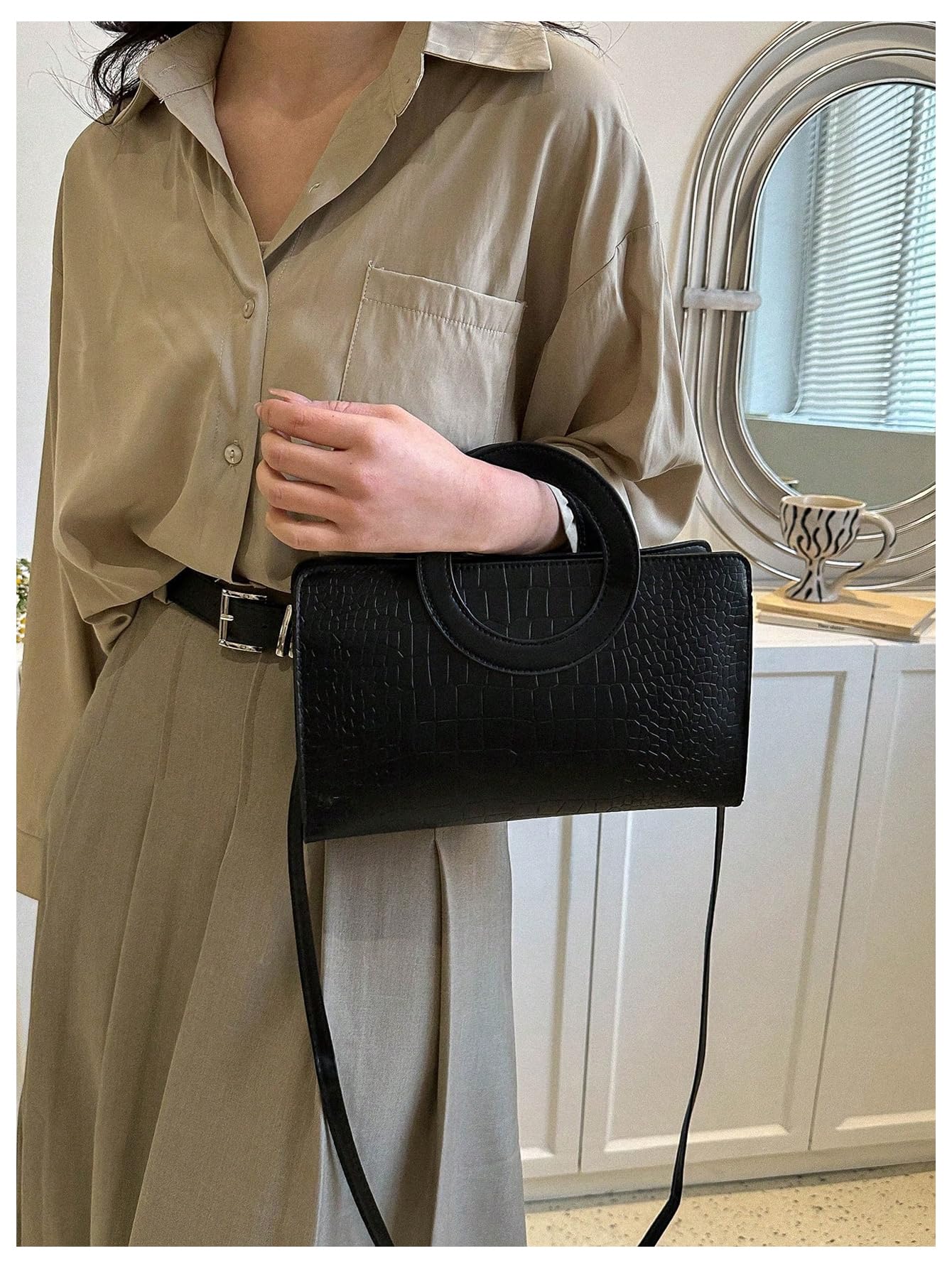 Black crocodile-textured handbag - Image 5