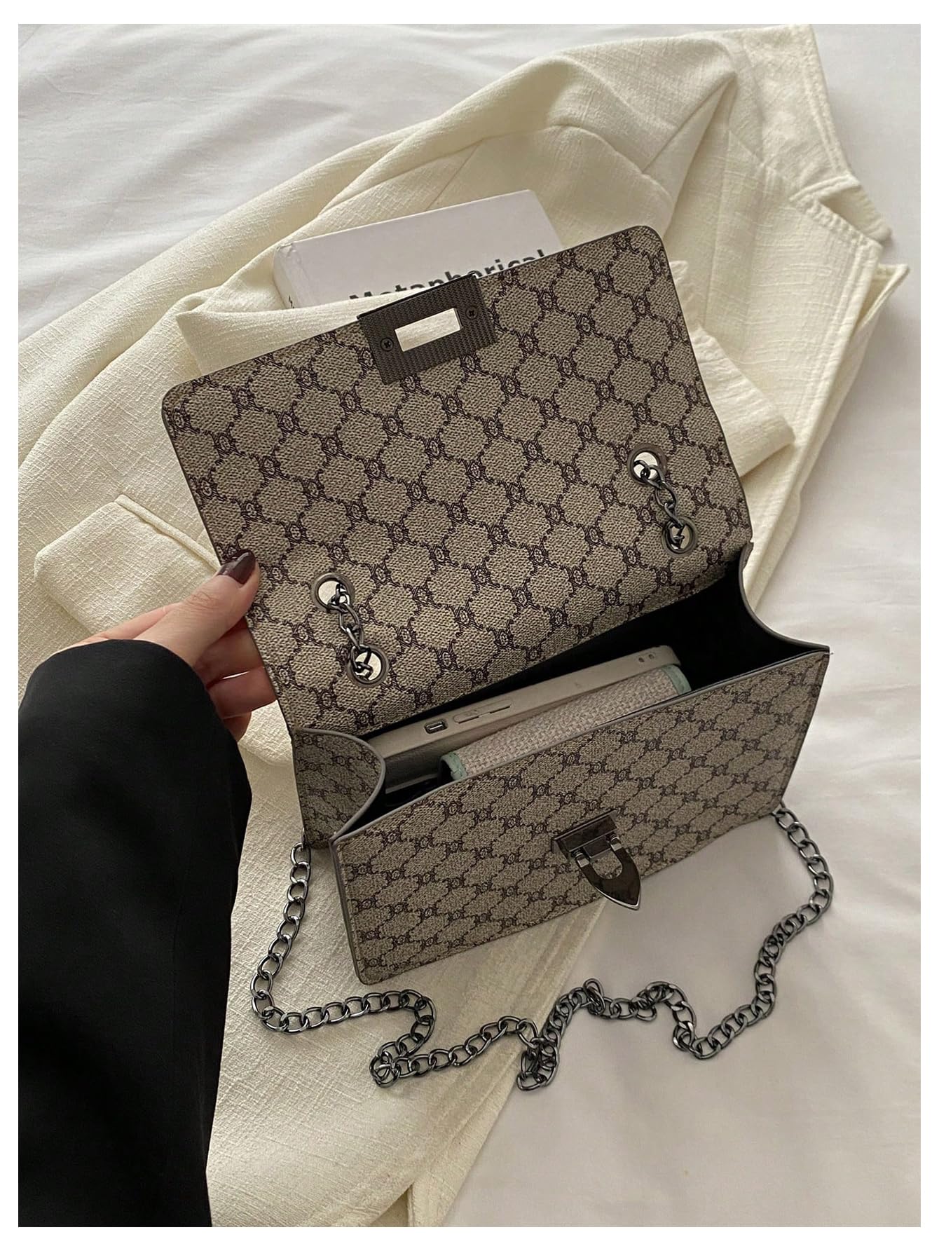 Beige letter pattern flap shoulder bag - Image 4